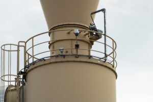 QbVolume mounted on the silo to monitor the stockpile inventory