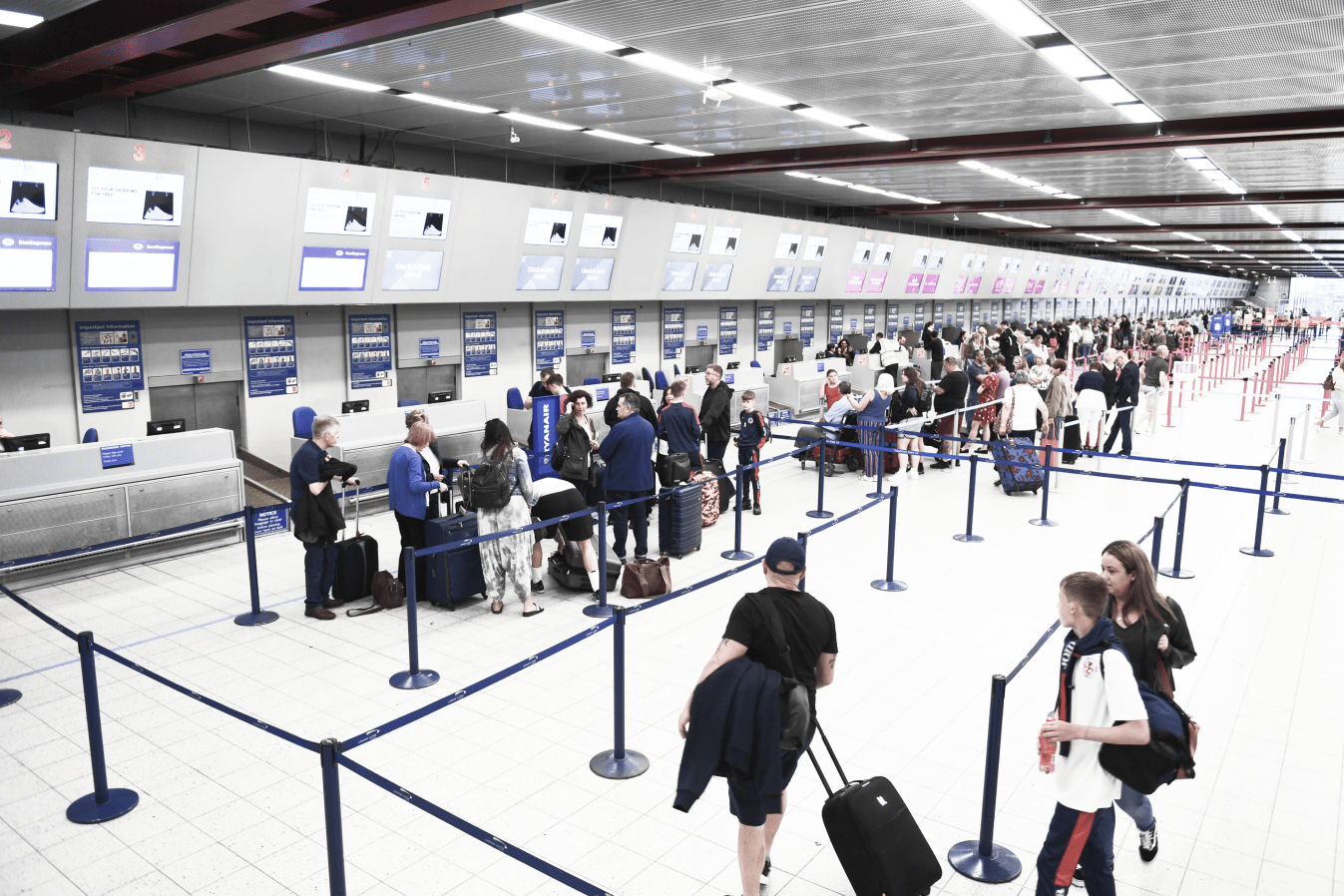 Queues airport check-in